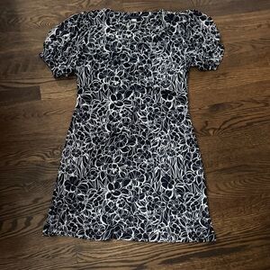 ‼️ Tommy Hilfiger Casual Stretch Floral Navy and White Dress ‼️